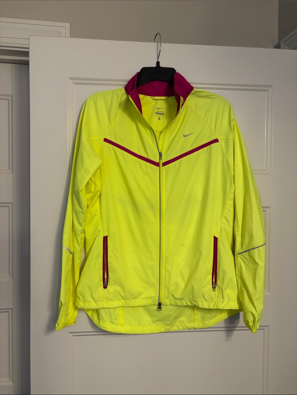 Nike Women's Neon Yellow and Magenta Ski/Snow Jacket